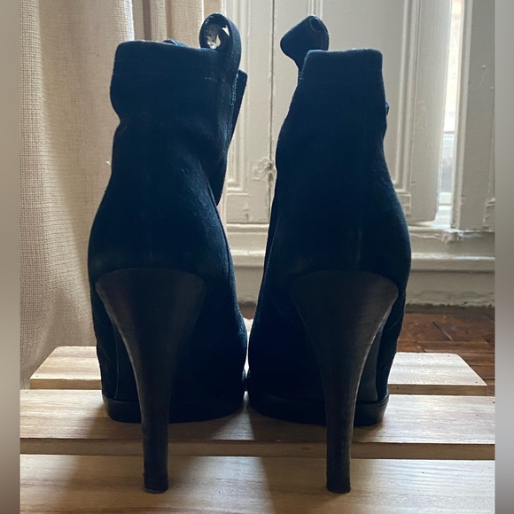 BCBG Generation Black Suede Ankle Boots Size 6.5 - Picture 3 of 12